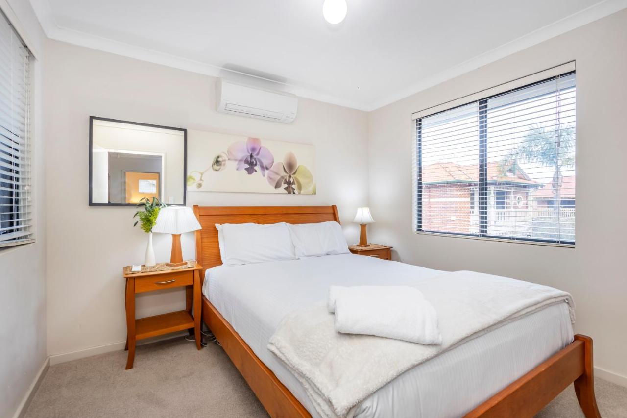Coode Street Townhouse - Executive Escapes Villa เพิร์ท ภายนอก รูปภาพ
