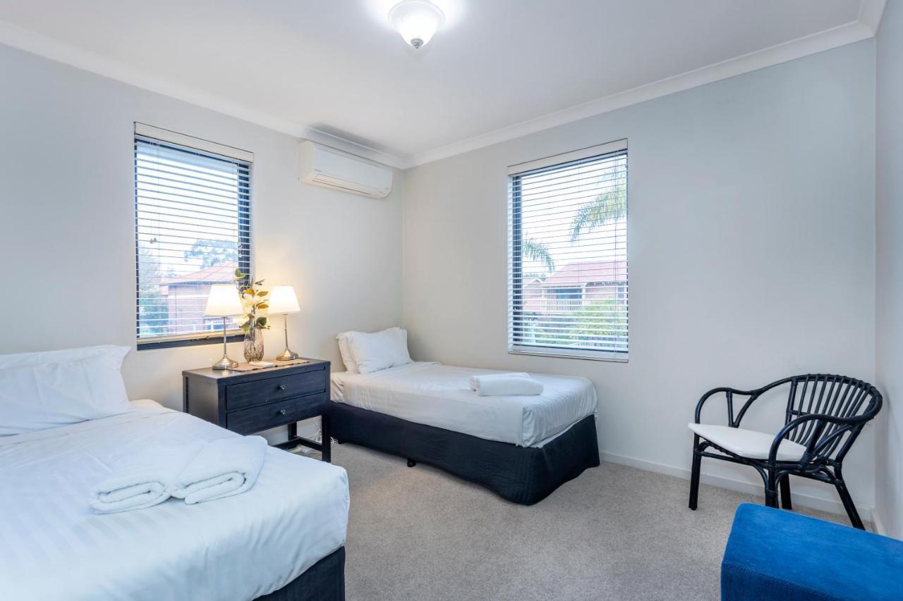 Coode Street Townhouse - Executive Escapes Villa เพิร์ท ภายนอก รูปภาพ