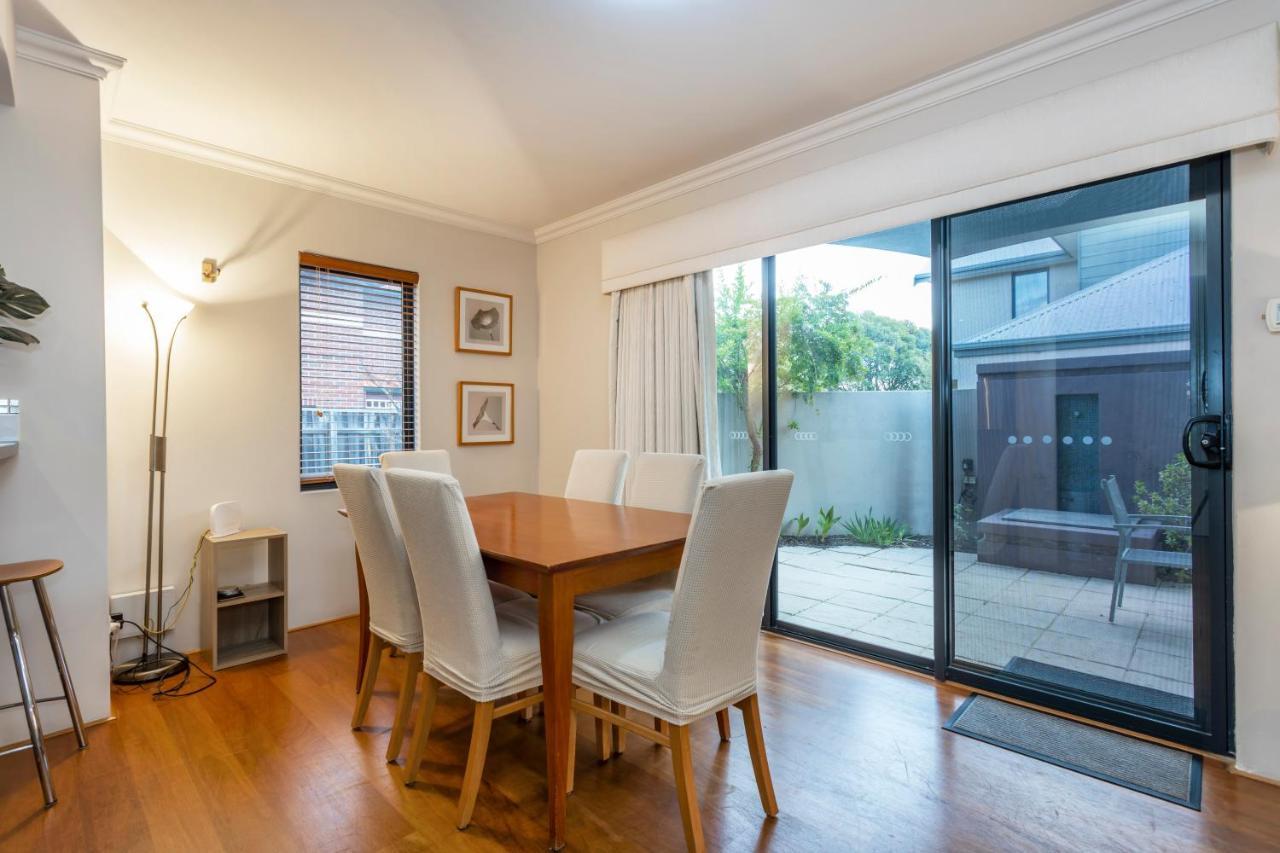 Coode Street Townhouse - Executive Escapes Villa เพิร์ท ภายนอก รูปภาพ